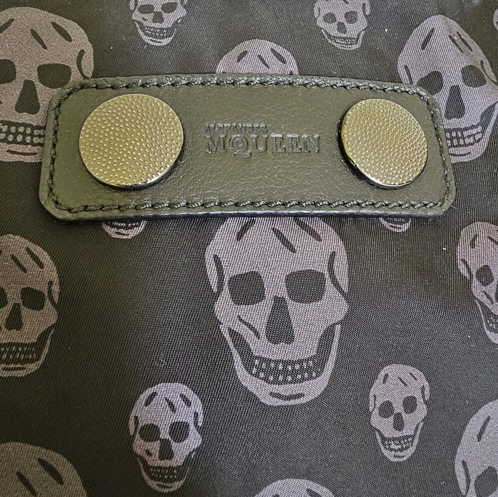 🎉🎉🎉HOST PICK🎉🎉🎉Alexander McQueen - Faithful De-Manta Tote - Picture 9 of 17